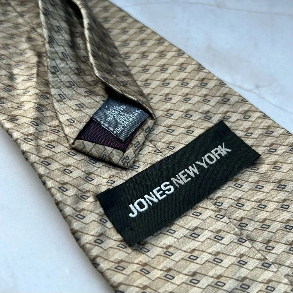 Jones New York 58” Beige Geometric Men's Tie - Picture 3 of 3